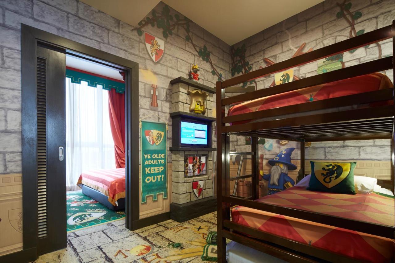 Legoland Malaysia Hotel Нусаджая Екстериор снимка A Lego themed room at Legoland Florida Resort Hotel