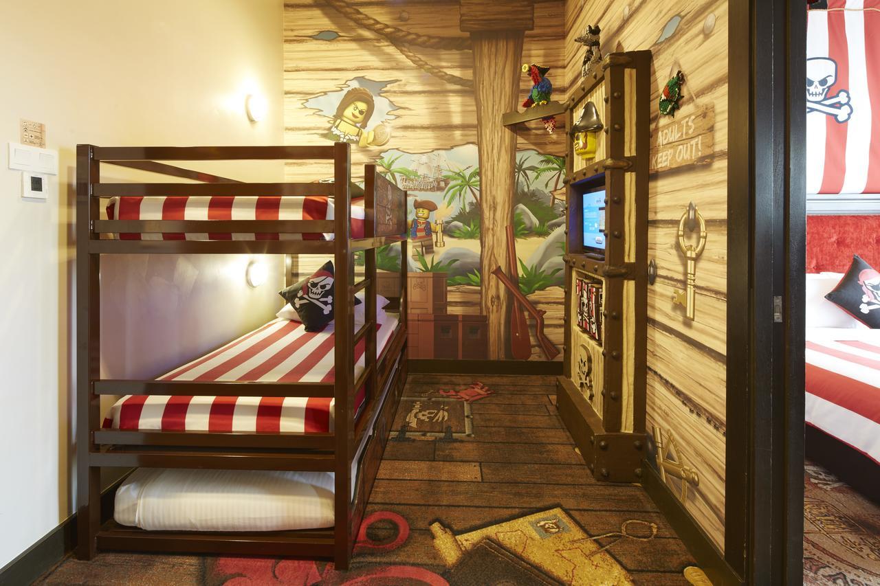 Legoland Malaysia Hotel Нусаджая Екстериор снимка A bunk bed in a children's room