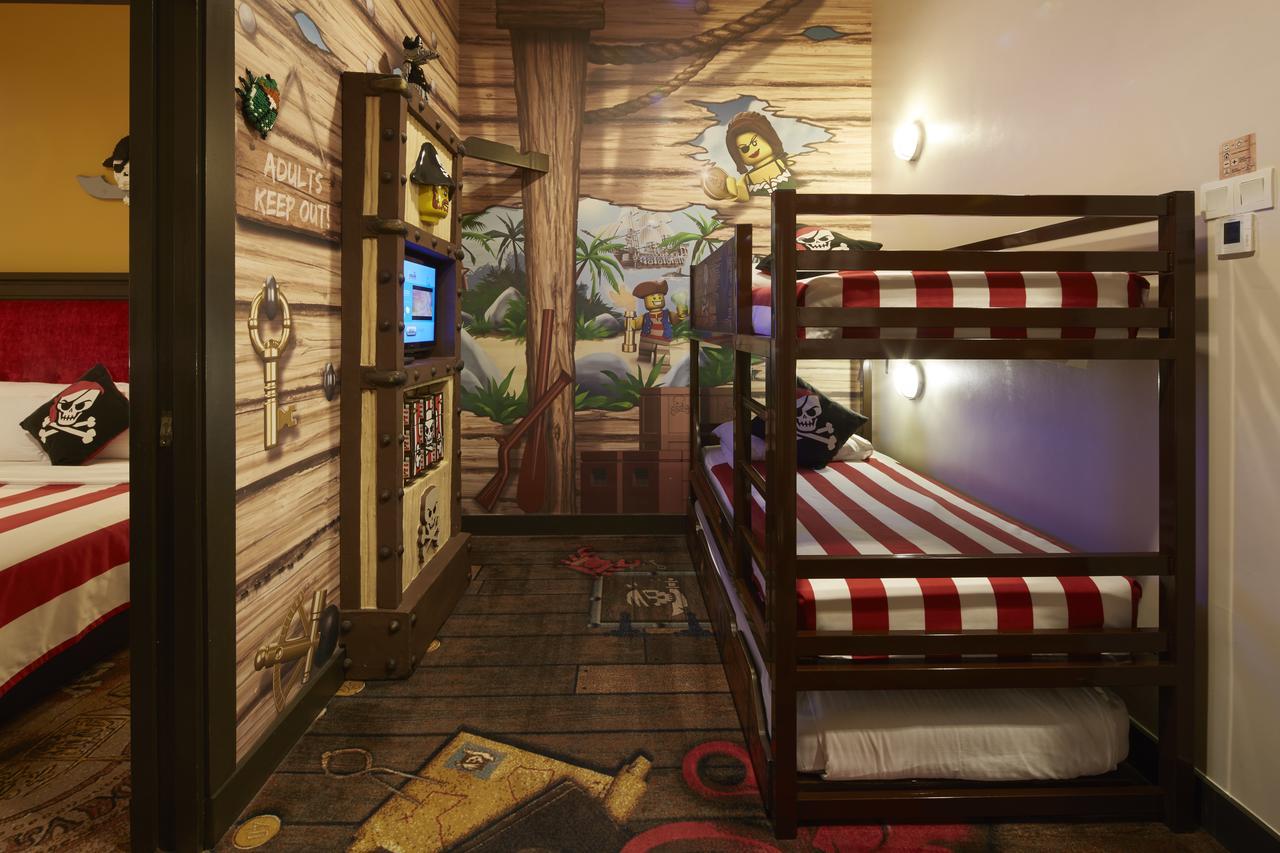 Legoland Malaysia Hotel Нусаджая Екстериор снимка Pirate themed room at Great Wolf Lodge