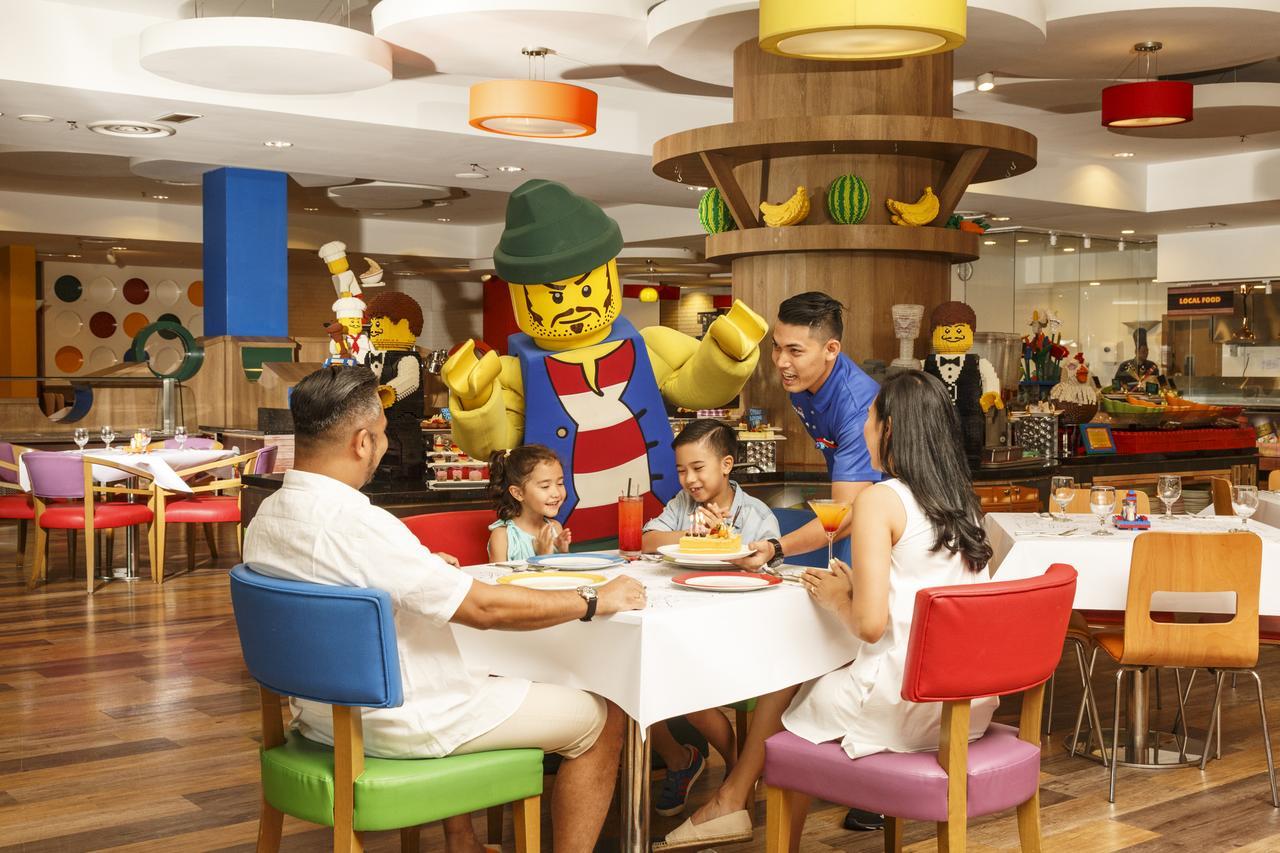 Legoland Malaysia Hotel Нусаджая Екстериор снимка Family dining at LEGOLAND Malaysia Resort