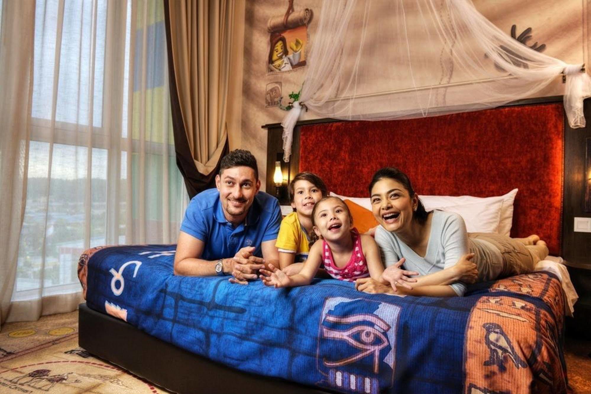 Legoland Malaysia Hotel Нусаджая Екстериор снимка Family room at the resort