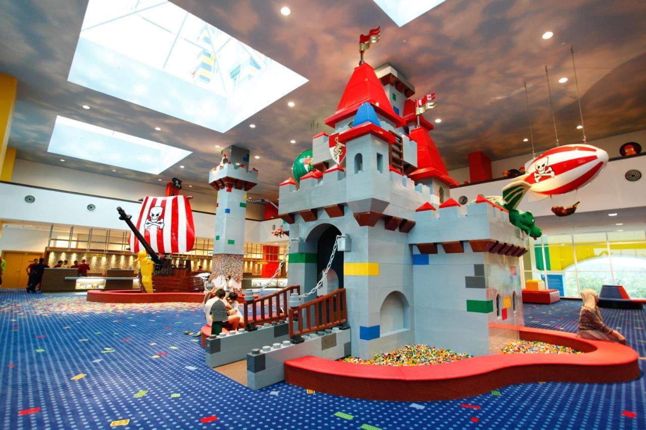 Legoland Malaysia Hotel Нусаджая Екстериор снимка The Legoland Discovery Centre in Nagoya, Japan