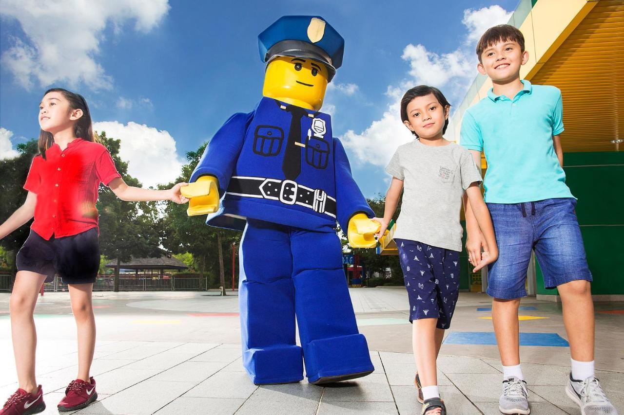 Legoland Malaysia Hotel Нусаджая Екстериор снимка LEGO City Policeman